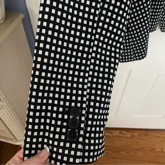 Express Black & White Blazer - Picture 6 of 7